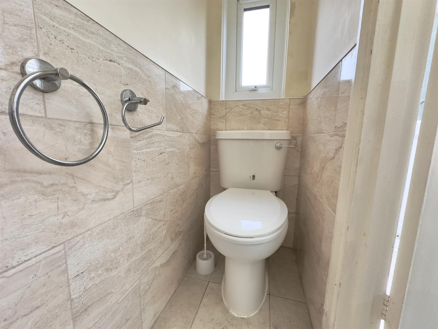 3 bed property in Paisley Road, London